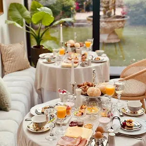 The Burgundy - Boutique Bed & Breakfast